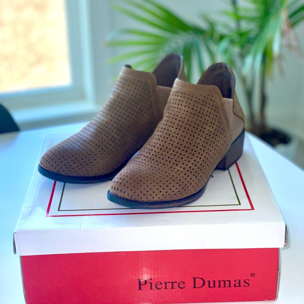 Pierre Dumas Booties womens 6